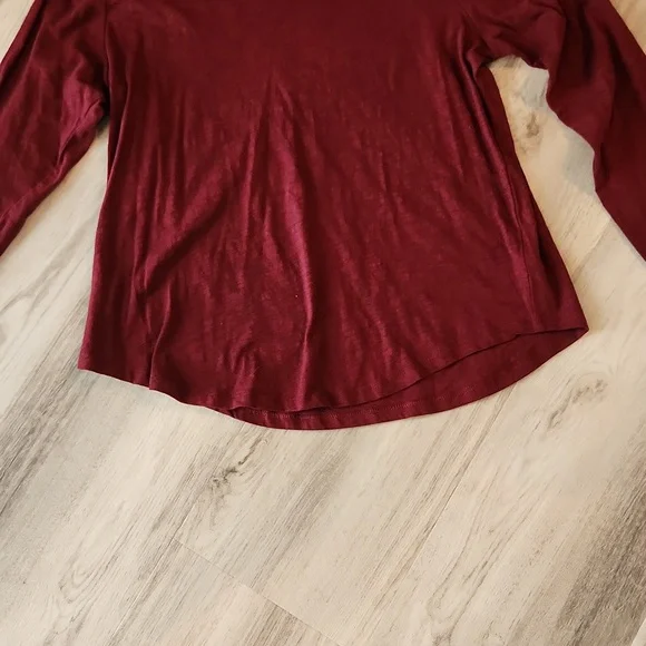 Old Navy Women's V-neck Long Sleeve T Shirt - Picture 4 of 5